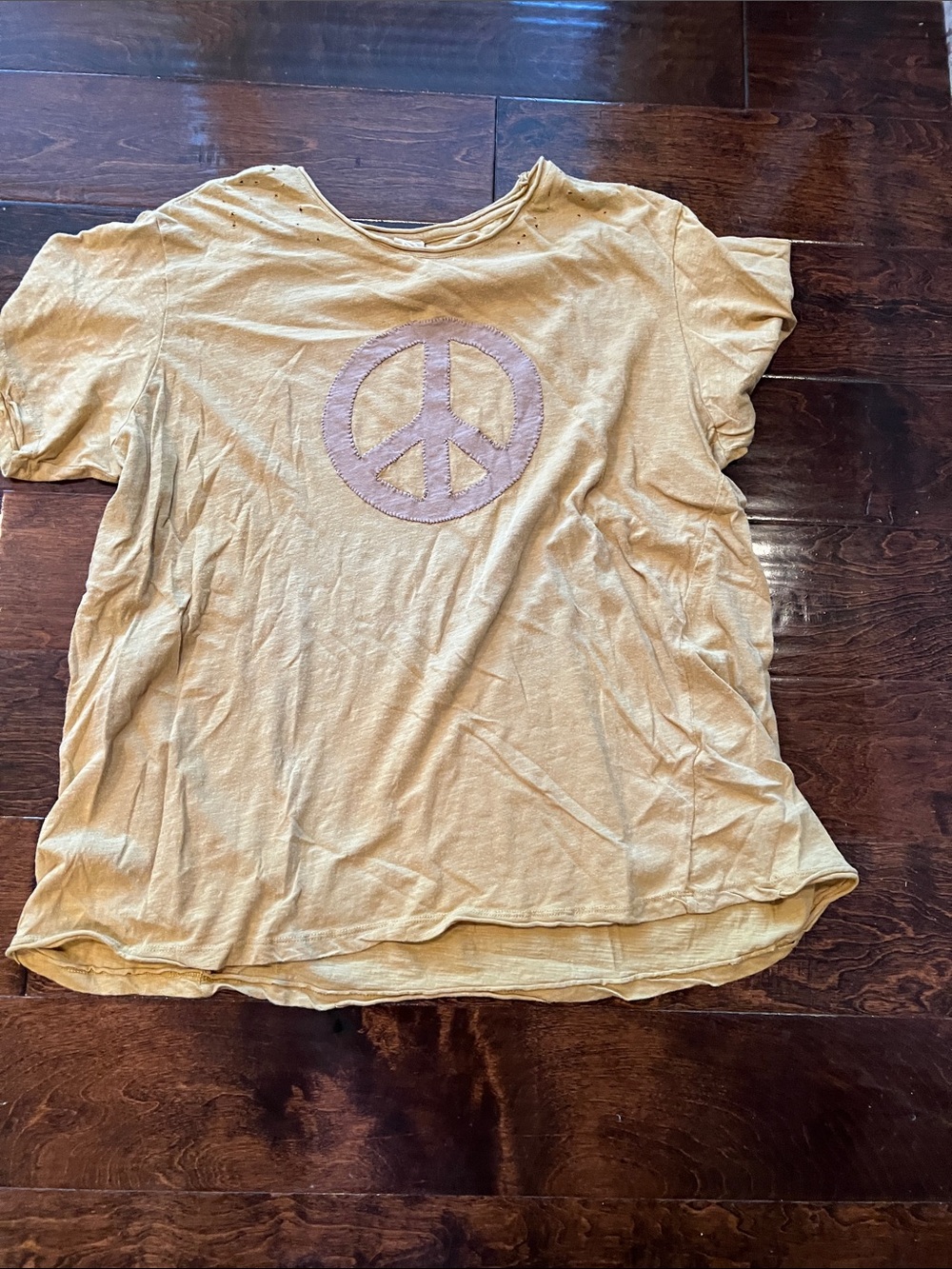Magnolia Pearl Mustard Short Sleeve Tee with Lavender Peace Sign